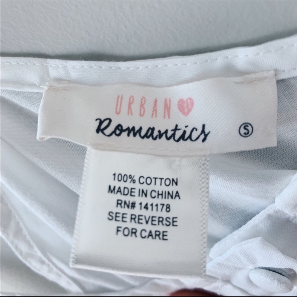 Urban Romantics Eyelet Ruffle Tank Buttons - Picture 5 of 5